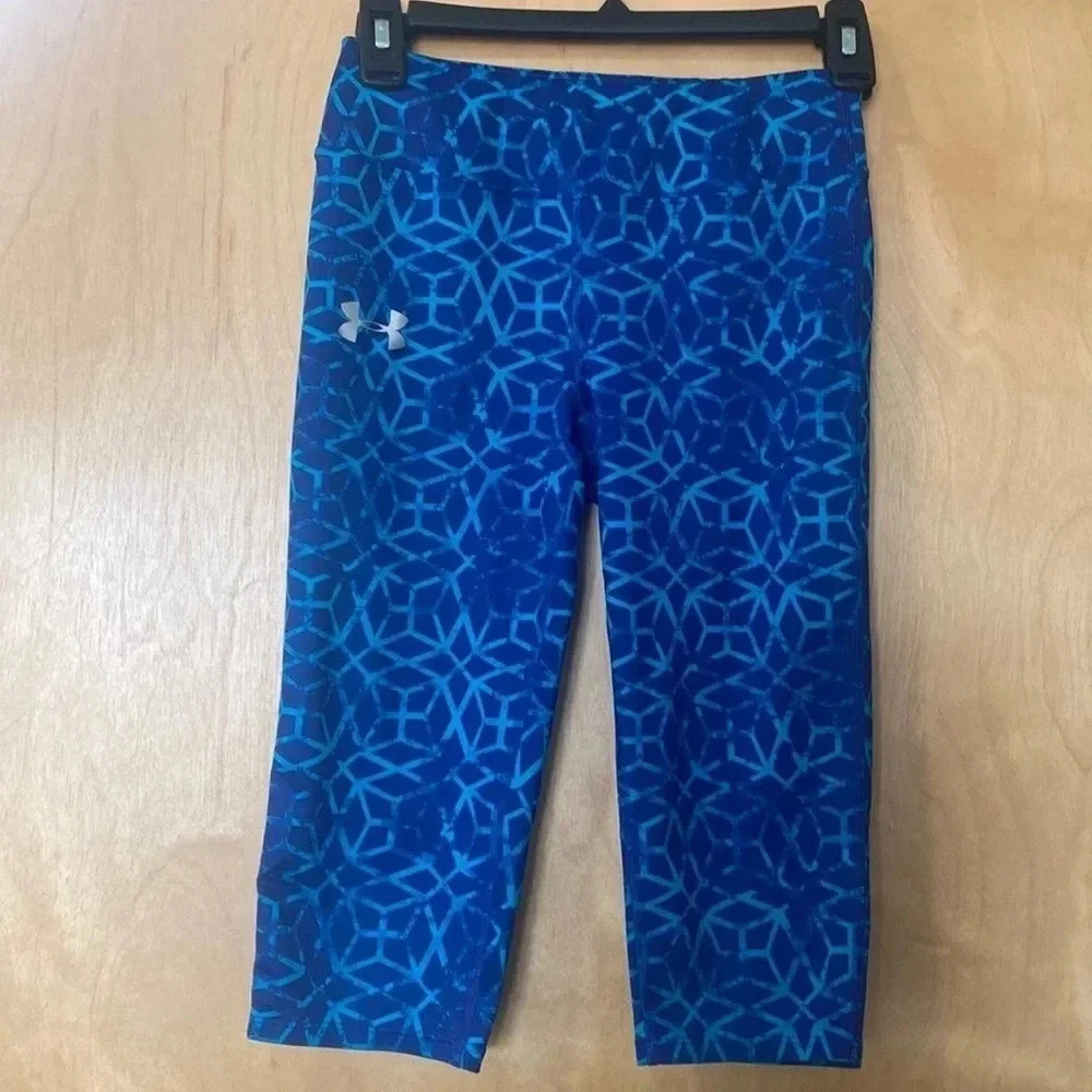 Under Armour athletic capri leggings Blue Geometric Girls size medium